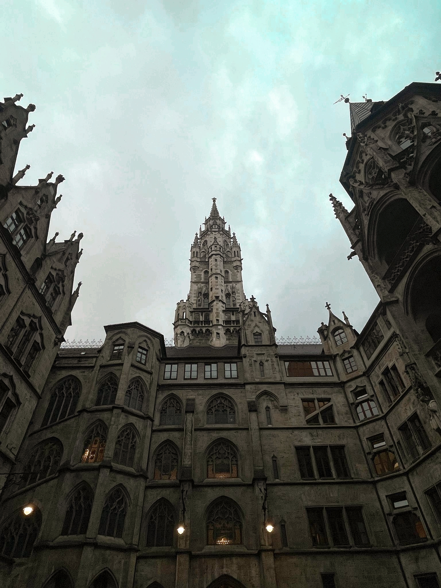 "Lively view of Marienplatz, the historic central square in Munich, Germany — featuring the stunning Neo-Gothic New Town Hall (Neues Rathaus), the Glockenspiel, and a vibrant atmosphere at the heart of the city.