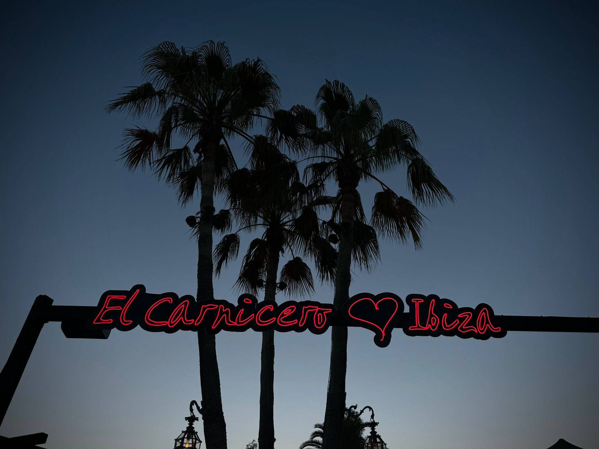 y night, El Carnicero transforms into a vibrant haven of fine cuts, flickering lights, and soulful Ibiza energy.